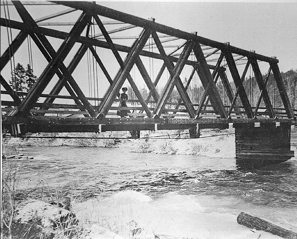 The first wooden Bigfork Bridge. Credit - Lloyd Fagerland Collection